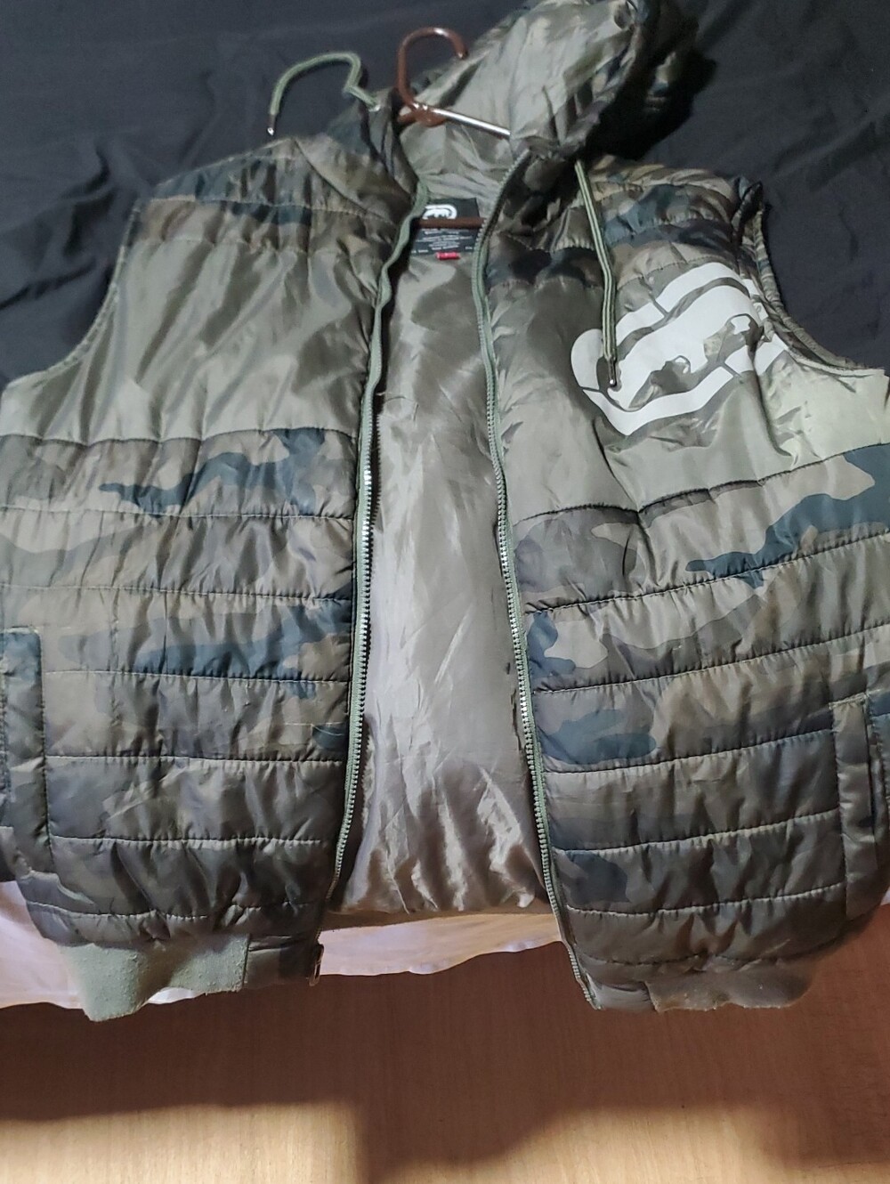 Mens Echo Design Olive Camo Hooded Puffer Vest - New Without Tags, Never Worn